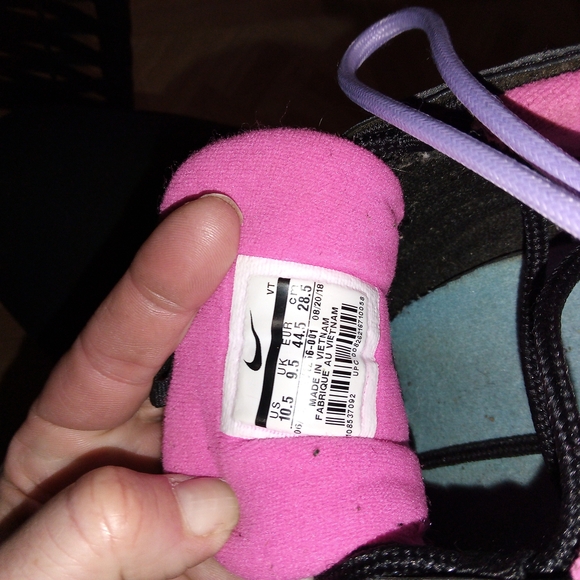 Graphic Tees And Nikes 10.5 - Picture 4 of 6